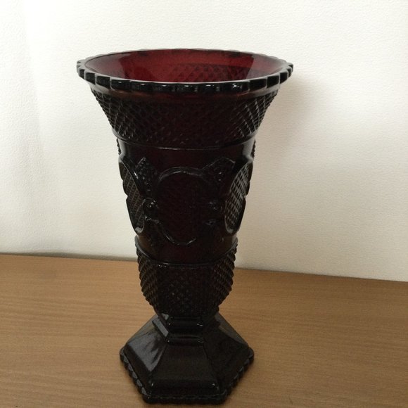 VINTAGE AVON 1876 Cape Cod Collection Ruby Red Glass Footed Vase 8" - Picture 1 of 9